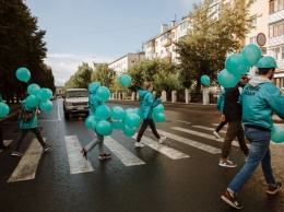 Партия «Новые люди» провела бирюзовый флэшмоб в центре Кемерова