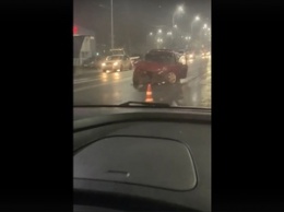 Автомобили столкнулись лоб в лоб на кемеровской улице