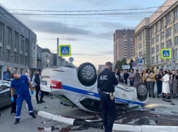 Автомобиль ДПС перевернулся в центре Новосибирска