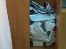 УИК в Калининграде сложила пакеты с бюллетенями в шкаф, потому что сейф переполнился