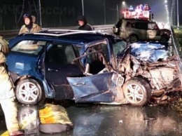 В столкновении Chevrolet и Mitsubishi на Киевской трассе пострадали два человека
