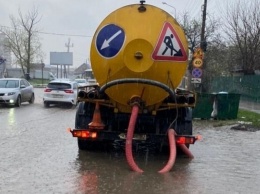 Краснодар ушел под воду: несколько участков городских дорог подтопило ливнем