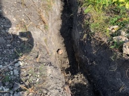 Житель Вязовки рыл траншею для труб и нашел человеческие кости