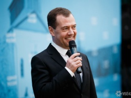 Медведев допустил запрет деятельности иностранных соцсетей в России