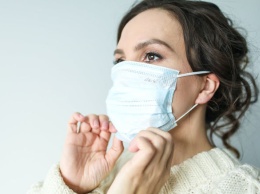 Британские ученые причислили лихорадку и изменение запаха к отличительным признакам COVID-19