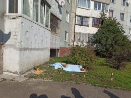 В Калининграде на ул. Батальной из окна 7-го этажа выпала пожилая женщина