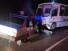 В Сочи в лобовой аварии с автобусом 148 погиб один человек