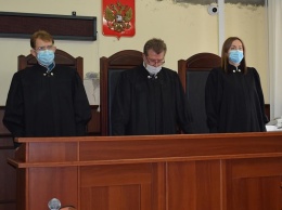 Суд защитил права незаконно уволенной жительницы Саратова