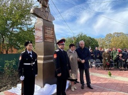 Памятник Герою России Валерию Очеретному открыли в Курганинске