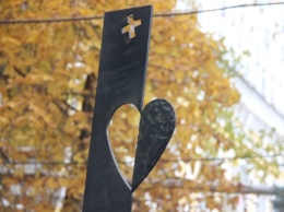 Саратовским врачам посвятили стелу "Открытое сердце"