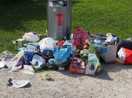 Улицы Ялты усеяны мелким мусором