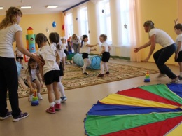 Саратовские школы начнут объединять с детскими садами