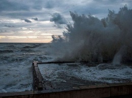 На Сочи обрушится стихия: в МЧС предупредили о ливнях с грозами, градом и шквалистым ветром на курорте