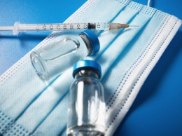 Минздрав РФ разрешил вакцинировать от COVID кормящих женщин
