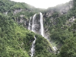 Молодой саратовский турист сорвался с уступа водопада в Сочи
