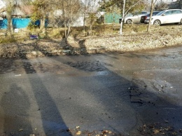Очевидцы: река питьевой воды десять дней топит дворы в Ленинском районе