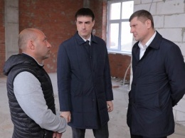 Андрей Алексеенко посетил строящуюся школу на Гидрострое