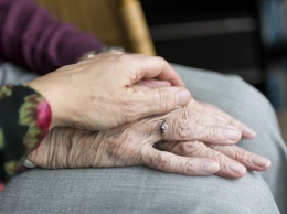 Канадские ученые нашли защитный механизм против COVID-19 у пожилых людей