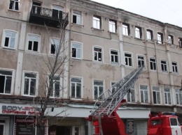 К зданию "России" вновь выезжали два пожарных расчета