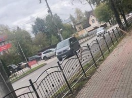 На двух перекрестках Калуги установили ограждения для пешеходов