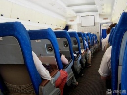 Экипаж рейса Минводы - Новосибирск усмирил авиадебошира скотчем