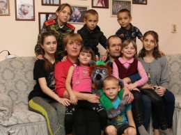 Семья в Алтайском крае воспитывает 13 детей
