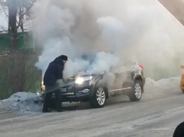 Утром в Белогорске загорелась иномарка