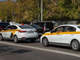 За безопасность пассажиров такси заставят отвечать агрегаторы