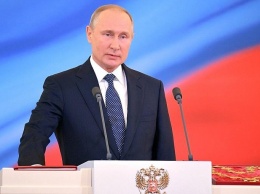 Путин перечислил способы увеличения зарплат врачей