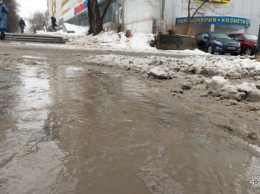Жители Кемерова пожаловались на непроходимые из-за погоды тротуары