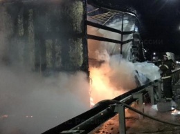 Грузовик сгорел на Киевской трассе