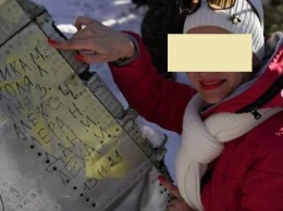 Приморцы-вандалы исписали обломки упавшего самолета