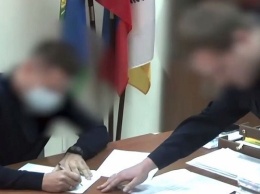 Два чиновника из мэрии Краснодара попались на крупной взятке