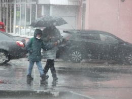 Мокрый снег в Саратове. Не все легко исправить с помощью зонта