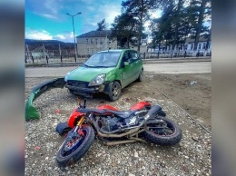 Не уступила дорогу: женщина на иномарке врезалась в подростка на мотоцикле в Краснодарском крае