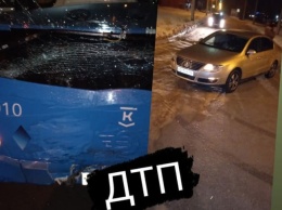 Иномарка влетела в пассажирский автобус на дороге Новокузнецка