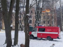 Под Калининградом загорелось историческое здание (фото)
