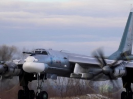 Над Саратовской областью командиры летали на "Белых лебедях" и "Медведях"