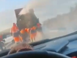 Власти Кузбасса прокомментировали зимнюю "укладку асфальта" на дорогах