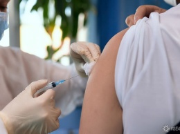 Мужчина сделал 10 прививок от COVID-19 за один день в Новой Зеландии