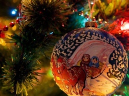 В центре Майкопа включили новогоднее «Звездное небо»