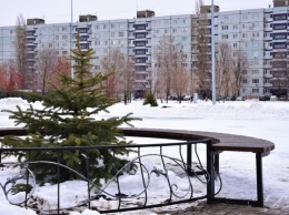 Саратовских журналистов удивили скамейки в парке за 58 тысяч рублей