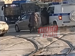 Машина с символикой полиции попала в ДТП в Кемерове