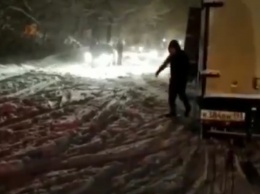 Снегопад в Сочи: перекрыты ил подъезды к курорту