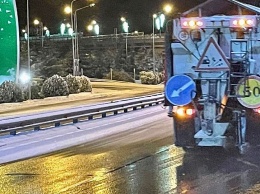 На федеральных трассах Сочи и Туапсинского района убирали снег более 70 машин спецтехники
