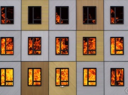 Курильщики устроили пожар в многоэтажке в Кузбассе