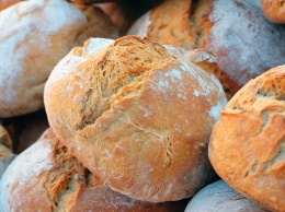 Люди в Казахстане выстроились в очереди за хлебом