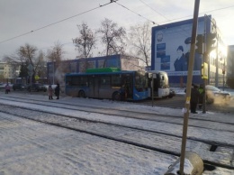 ДТП с двумя автобусами спровоцировало пробку в Новокузнецке