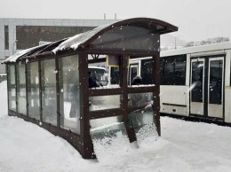 В Петропавловске вандалы разгромили автобусную остановку