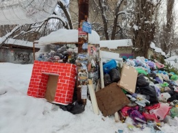 Очевидец: в Ленинском районе дети идут в школу мимо гигантской помойки